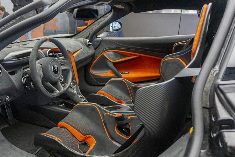 McLaren 765LT 