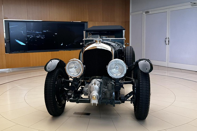 Bentley Blower Continuation dac biet ve chau A, tu hon 50 ty dong