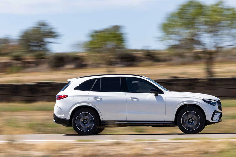 Mercedes-Benz GLC 2023 chinh thuc duoc chot gia, tang 3.250 USD-Hinh-10