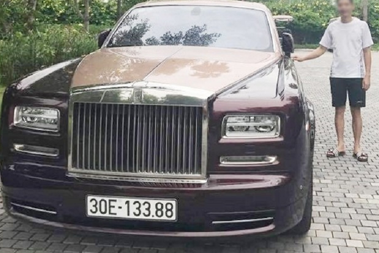 Rolls-Royce Phantom Lua thieng cua Trinh Van Quyet huy dau gia lan thu 6-Hinh-2