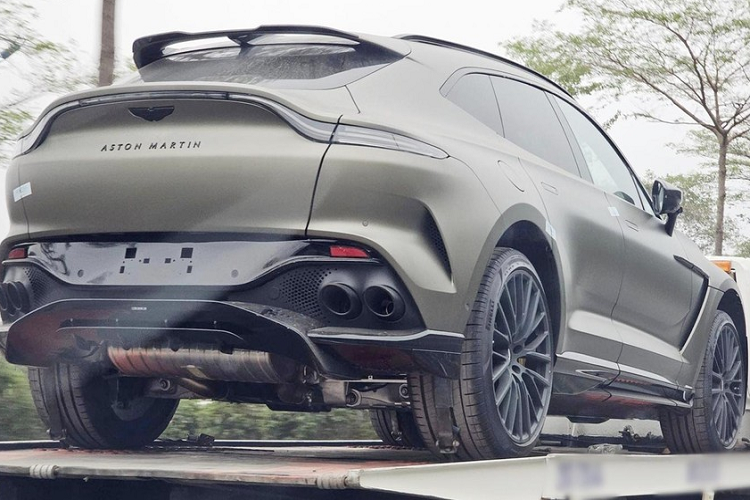 Aston Martin DBX 707 hon 21 ty dong 