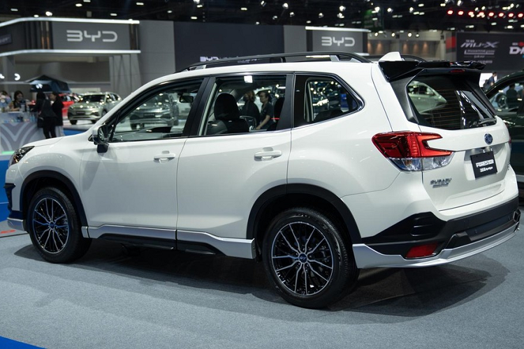 Subaru Forester GT 2023 hon 1 ty dong sap ve Viet Nam 