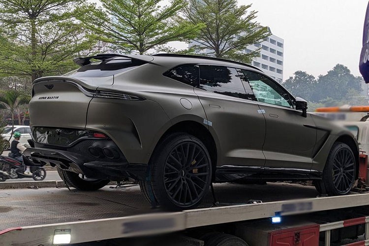 Aston Martin DBX 707 hon 21 ty dong 