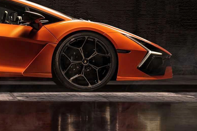 Lamborghini Revuelto tu 650.000 USD - sieu xe hybrid HPEV manh nhat-Hinh-19