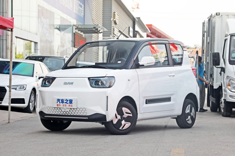 BAW Yuanbao 2023 cuc re, chi ngang 2 chiec xe may Yamaha Exciter-Hinh-9
