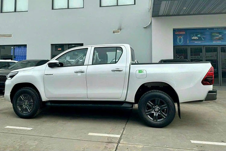 Can canh Toyota Hilux 2023 tang gia toi 178 trieu dong tai Viet Nam-Hinh-4