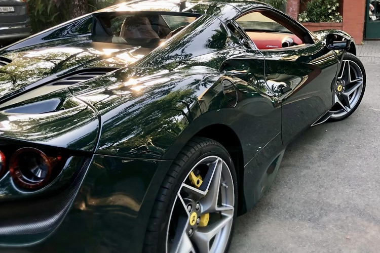 Ferrari F8 Spider hơn 23 tỷ "xanh vỏ, đỏ lòng" của đại gia Việt - Hình 11 Ferrari F8 Spider hon 23 ty