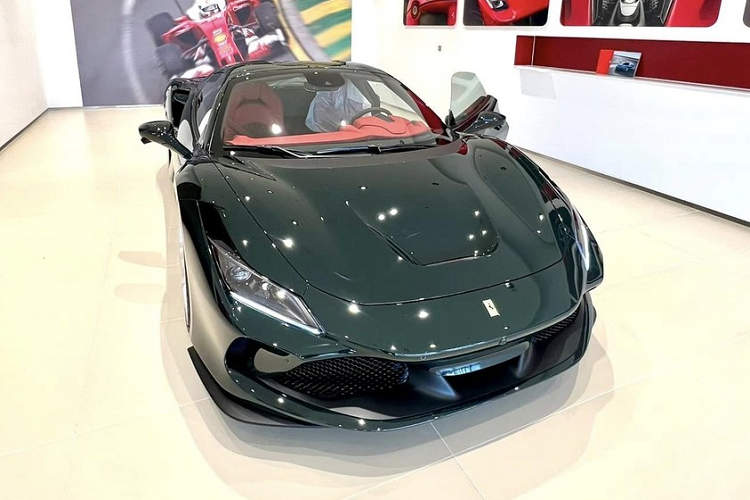Ferrari F8 Spider hơn 23 tỷ "xanh vỏ, đỏ lòng" của đại gia Việt - Hình 4 Ferrari F8 Spider hon 23 ty