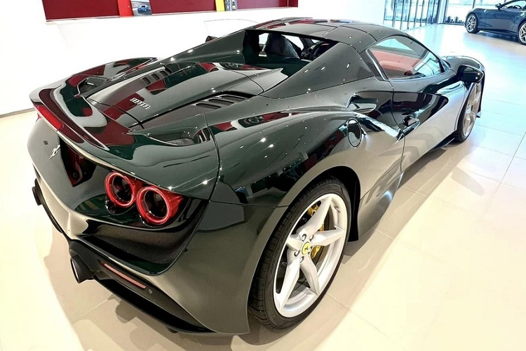 Ferrari F8 Spider hơn 23 tỷ "xanh vỏ, đỏ lòng" của đại gia Việt - Hình 5 Ferrari F8 Spider hon 23 ty