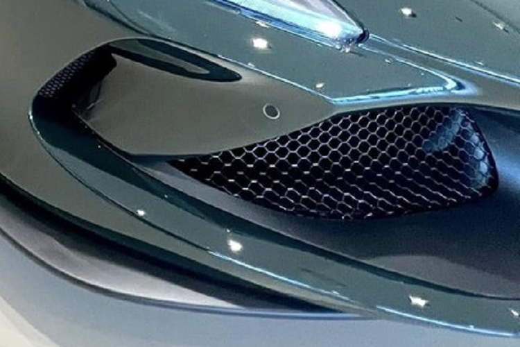 Ferrari F8 Spider hơn 23 tỷ "xanh vỏ, đỏ lòng" của đại gia Việt - Hình 7 Ferrari F8 Spider hon 23 ty