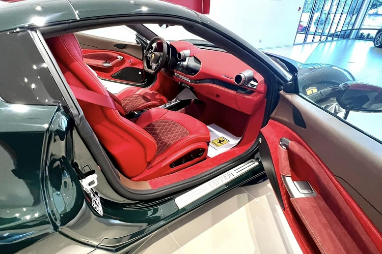 Ferrari F8 Spider hơn 23 tỷ "xanh vỏ, đỏ lòng" của đại gia Việt - Hình 8 Ferrari F8 Spider hon 23 ty