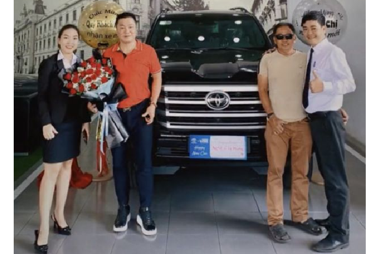 DV Ly Hung tau “xe chu tich” Toyota Land Cruiser 2023 hon 4 ty dong-Hinh-6