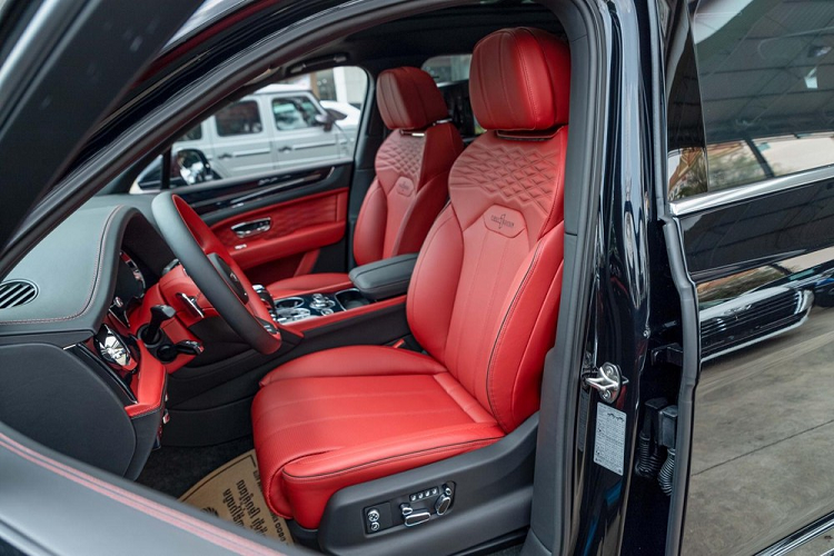 Bentley Bentayga EWB Azure First Edition 2023 cho dai gia Viet 