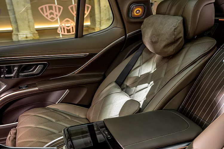 Mercedes-Maybach EQS SUV 2024 - xe điện siêu sang gầm cao cho đại gia - Hình 9 Mercedes-Maybach EQS SUV 2024 - xe dien sieu sang gam cao cho dai gia-Hinh-9