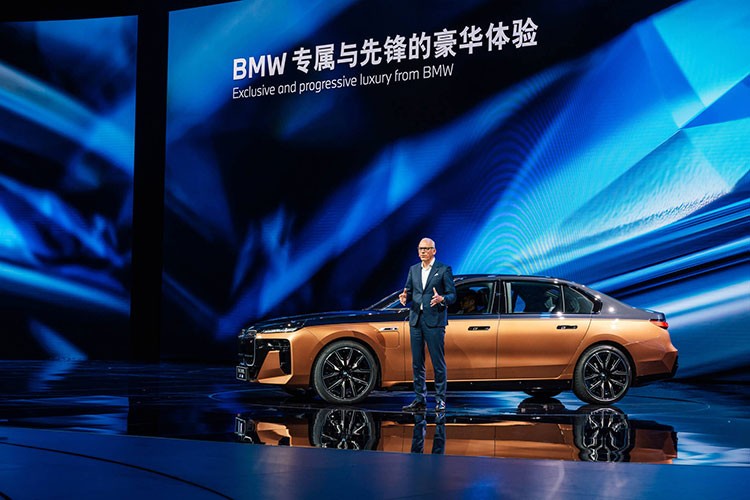 BMW i7 M70 xDrive 2024 tang toc tu 0 - 96 km/h chi  3,5 giay-Hinh-10
