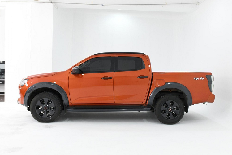 Isuzu D-Max V-Cross 2023 ra mat 