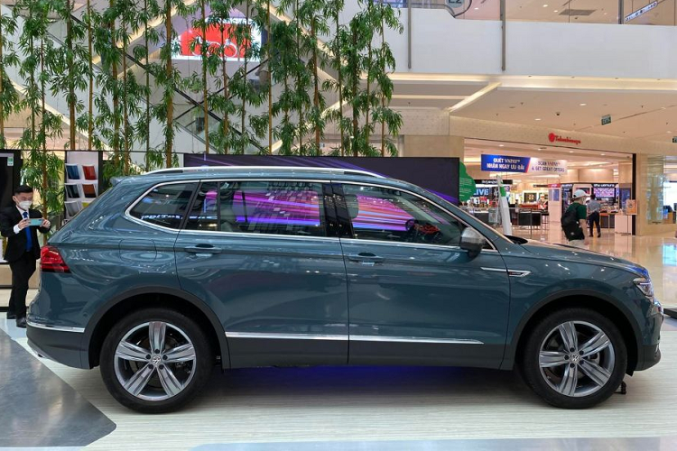 Ly do Volkswagen Tiguan Allspace giam hon 300 trieu tai Viet Nam?-Hinh-3