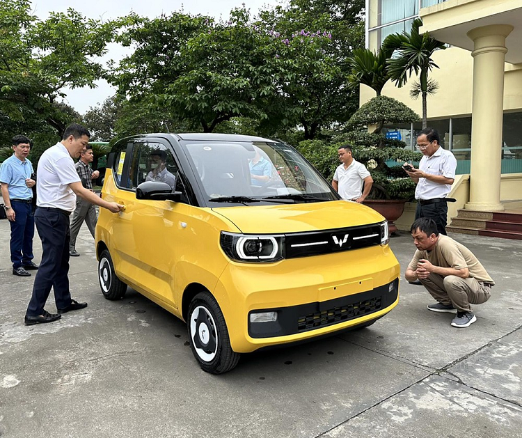 VinFast sap ra mat xe dien sieu re canh tranh Wuling Hongguang Mini EV-Hinh-2