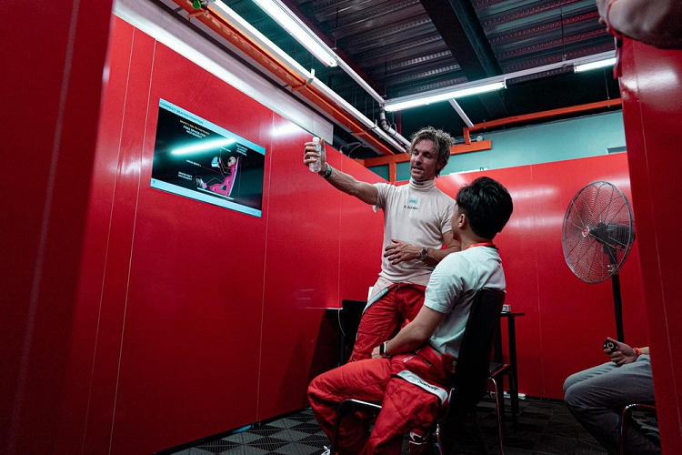 Cuong Do la lan dau trai nghiem sieu xe dua Ferrari 488 Challenge-Hinh-5