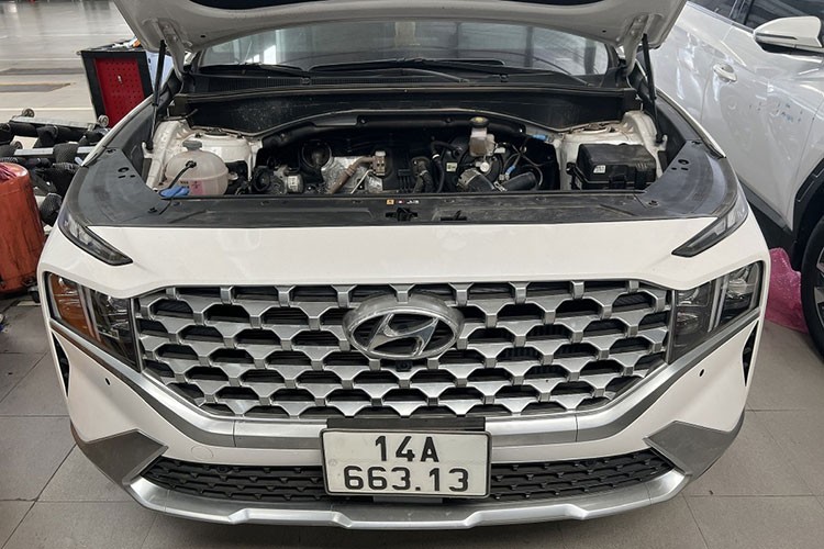 Hyundai SantaFe moi mua da phai 