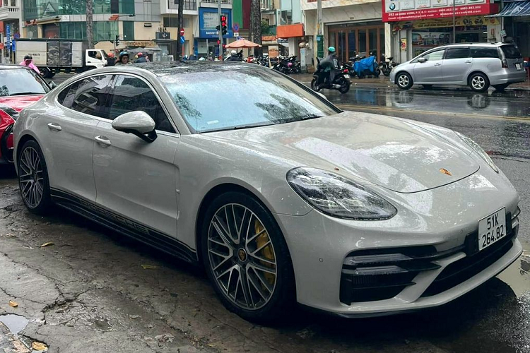 Porsche Panamera Turbo S cua Qua Vu bat ngo rao ban hon 12 ty