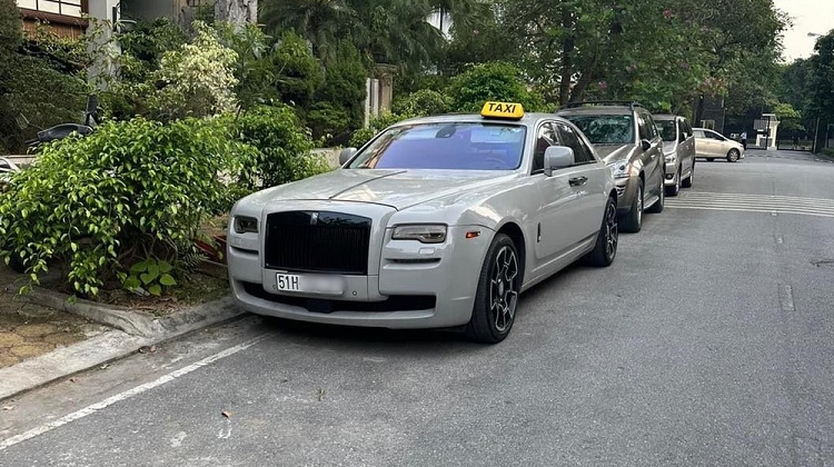 Rolls-Royce Ghost tien ty gan mac “taxi” cua dai gia Sai Gon