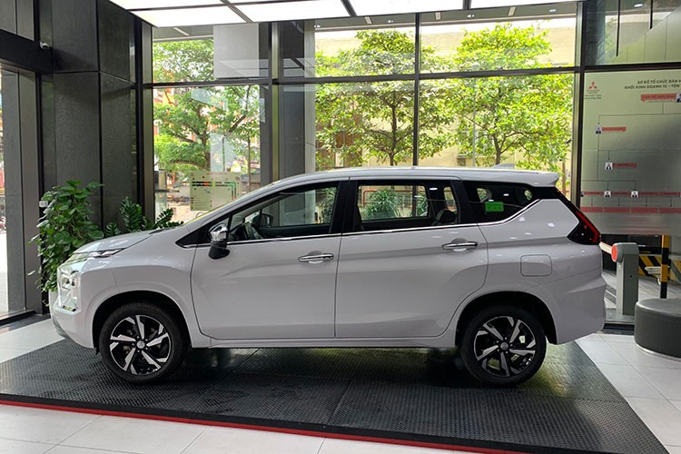 Mitsubishi Xpander AT Premium 