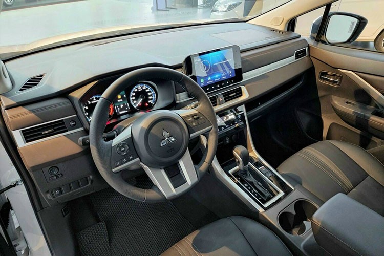 Mitsubishi Xpander AT Premium 