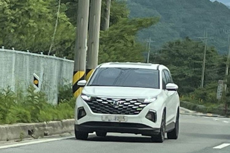 Can canh Hyundai Custo 2024 