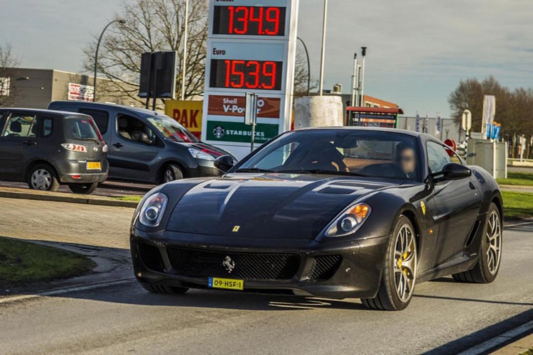 Ferrari 599 GTB Fiorano gan 10 ty dong bat ngo boc chay tro khung-Hinh-8