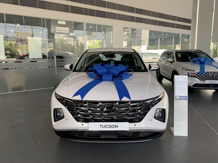 Hyundai Tucson ban tieu chuan chi con 750 trieu dong