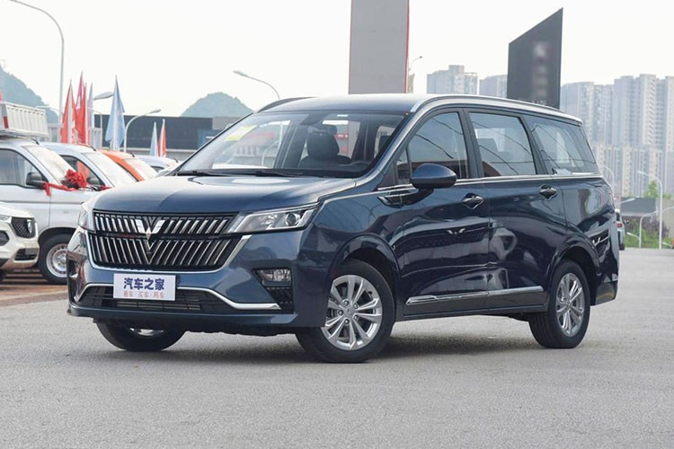 Wuling Jiachen chi 379 trieu dong sap ve Viet Nam, Toyota Innova gap nguy?