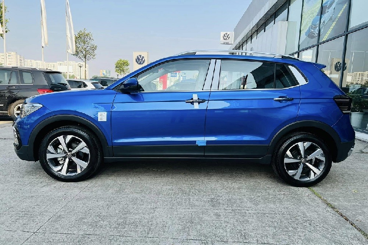 Volkswagen T-Cross o dai ly Ha Noi dang 