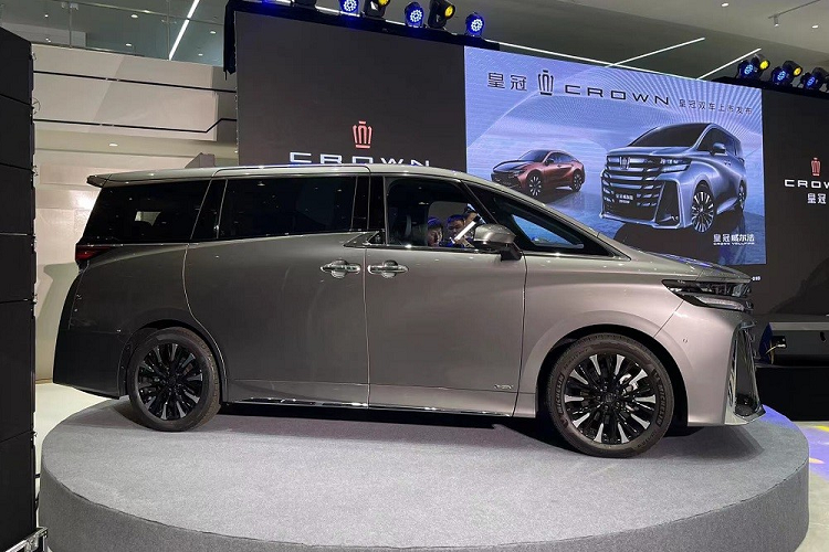 Toyota Crown Vellfire 2024 ra mat 