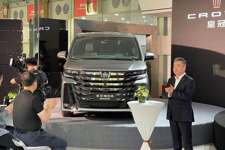 Toyota Crown Vellfire 2024 ra mat 