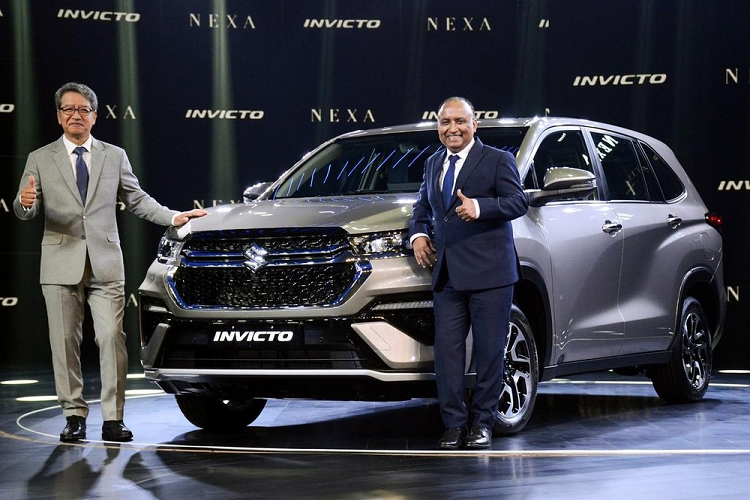 Suzuki Invicto 2023 tu 711 trieu dong “chung trung” voi Toyota Innova