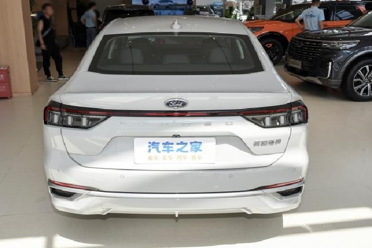 Ford Mondeo 2024 ban “gia re” ra mat chi tu 483 trieu dong-Hinh-7
