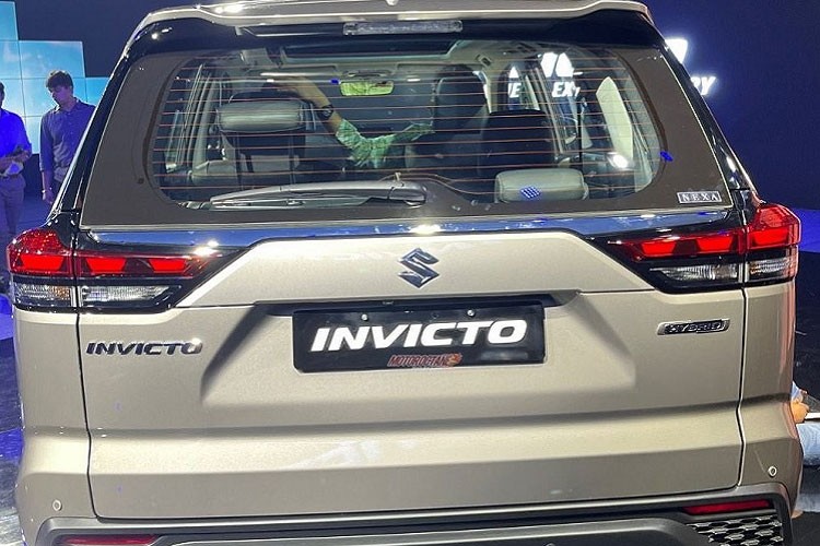 Suzuki Invicto 2023 tu 711 trieu dong “chung trung” voi Toyota Innova-Hinh-6
