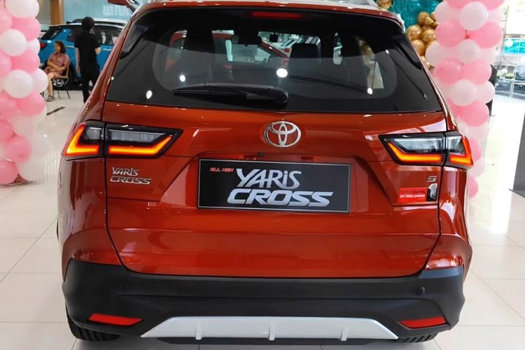 Toyota Yaris Cross ra mat 