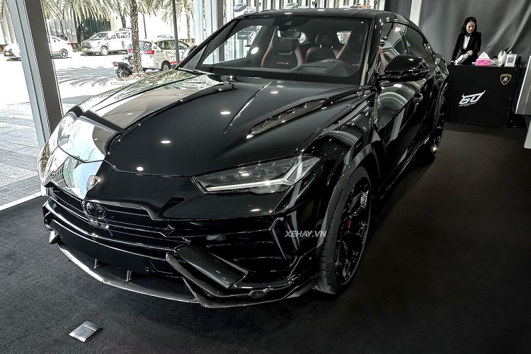 Can canh sieu SUV Lamborghini Urus Performante tu 16,5 ty tai Viet Nam