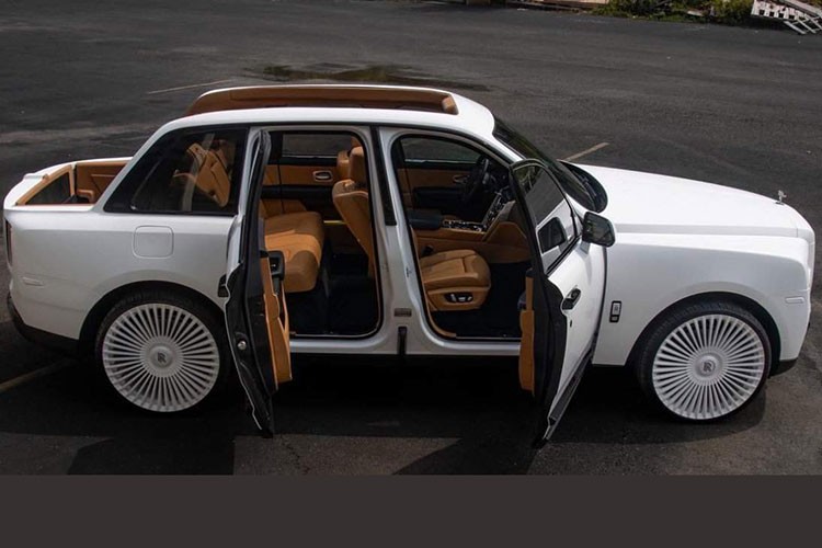 Rolls-Royce Cullinan do ban tai 