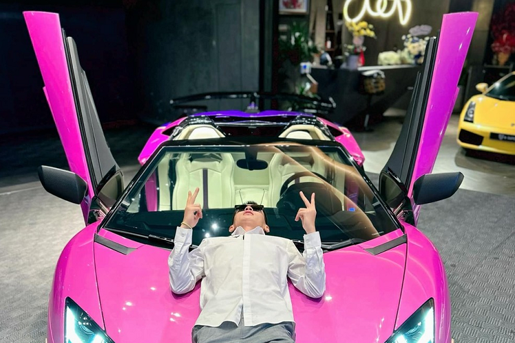 Dan sieu xe Lamborghini hang chuc ty tung duoc Phan Cong Khanh 