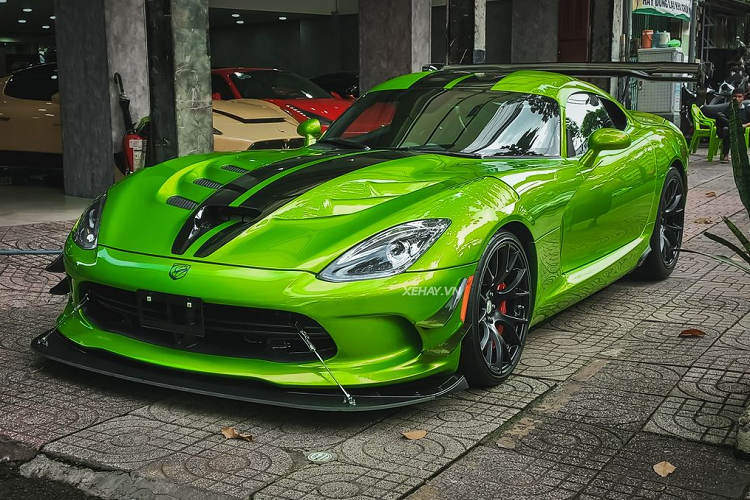 Cham mat “ran doc” Dodge SRT Viper ACR hon 20 ty tai Sai Gon