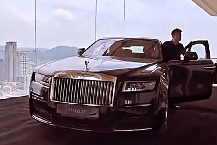 Ty phu Trung Quoc cau Rolls-Royce Ghost len penthouse tang 44... de ngam-Hinh-5