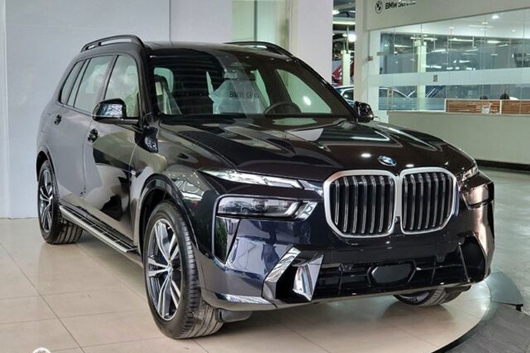 BMW X7 giam gia, re hon vai ty dong so voi Lexus LX600