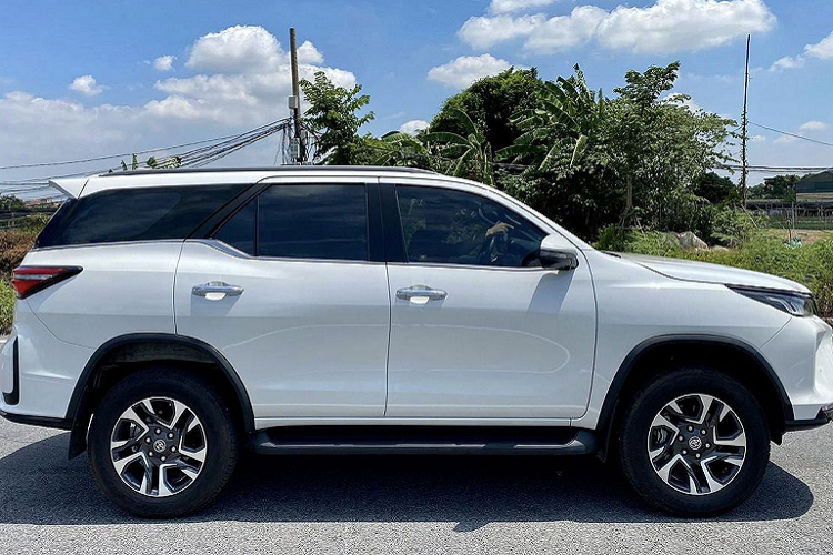 Toyota Fortuner 2023 nang cap tu 949 trieu dong, them ban may dau 2.8L-Hinh-11