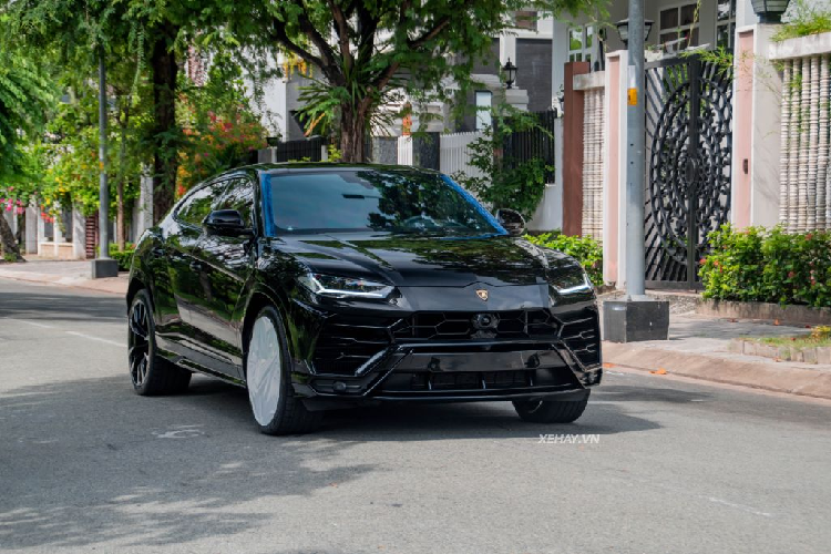 Lamborghini Urus “noi y” do trang bi khung rao ban 23 ty o Sai Gon