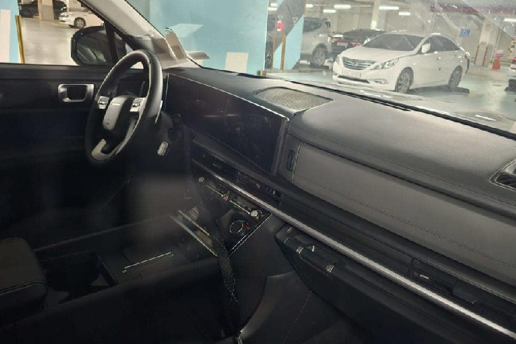 Hyundai SantaFe 2024 lan banh voi xe ben cho thay tang manh kich thuoc-Hinh-10