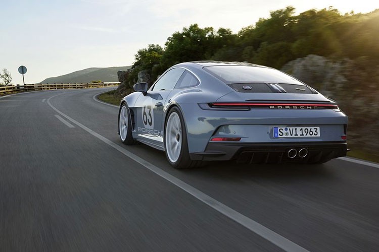 Ra mat Porsche 911 S/T 2024 dong co GT3 RS so san 6 cap-Hinh-2