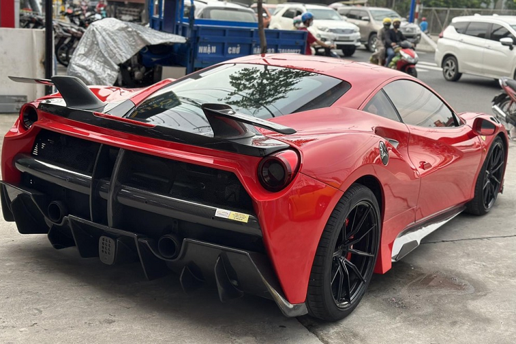 Dai gia Binh Duong chi hon 3 ty do Ferrari 488 GTB gia 14,5 ty-Hinh-4